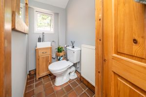 GUEST CLOAKROOM- click for photo gallery